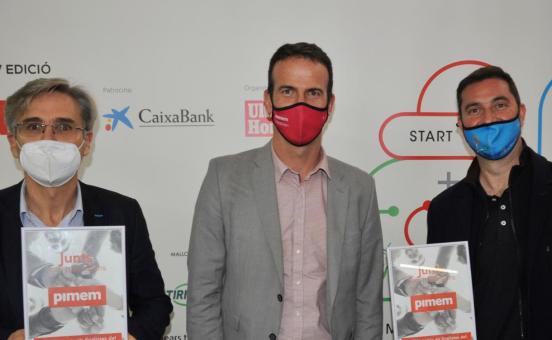 Miquel Cabrer, ganador de Connect'Up Grow 2021; Jordi Mora, presidente de PIMEM; y Joan Herrera, ganador de Connect'Up Start 2021