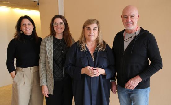 Paloma Gutiérrez (izquierda), junto a los participantes de Connect'Up Grow Grow
